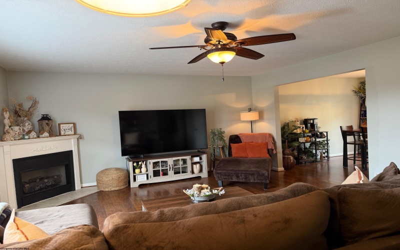 27 Clear Spring Drive, Morgantown, West Virginia 26508, 3 Bedrooms Bedrooms, 6 Rooms Rooms,2 BathroomsBathrooms,Single Family Attached,For Sale,Clear Spring,10163526