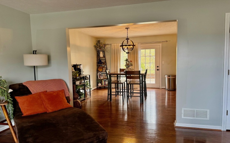 27 Clear Spring Drive, Morgantown, West Virginia 26508, 3 Bedrooms Bedrooms, 6 Rooms Rooms,2 BathroomsBathrooms,Single Family Attached,For Sale,Clear Spring,10163526