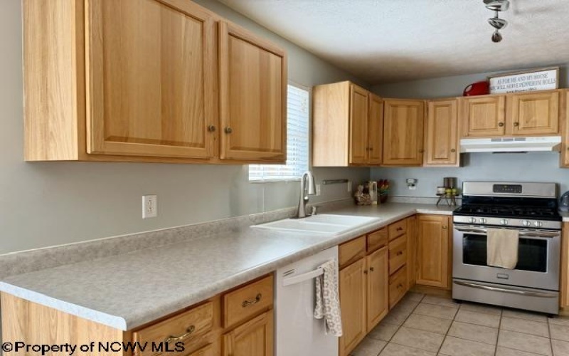 27 Clear Spring Drive, Morgantown, West Virginia 26508, 3 Bedrooms Bedrooms, 6 Rooms Rooms,2 BathroomsBathrooms,Single Family Attached,For Sale,Clear Spring,10163526