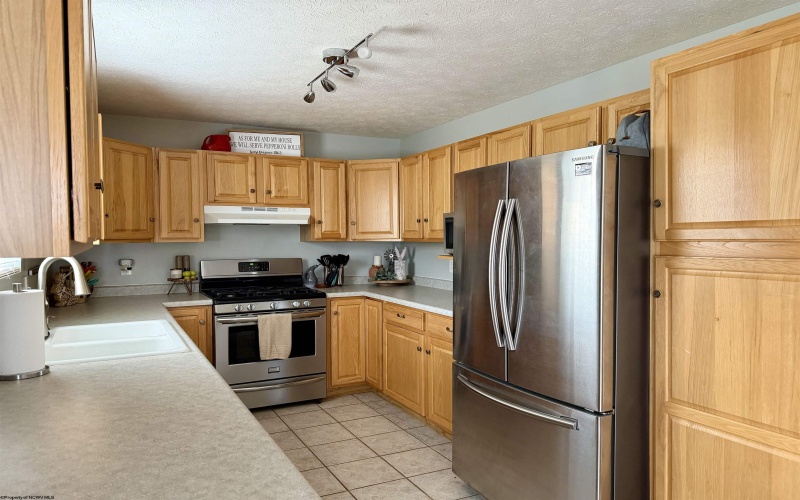 27 Clear Spring Drive, Morgantown, West Virginia 26508, 3 Bedrooms Bedrooms, 6 Rooms Rooms,2 BathroomsBathrooms,Single Family Attached,For Sale,Clear Spring,10163526