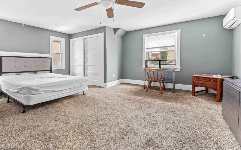 209 McLane Avenue, Morgantown, West Virginia 26505, ,Multi-unit/income,For Sale,McLane,10163533