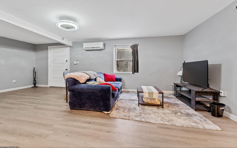 209 McLane Avenue, Morgantown, West Virginia 26505, ,Multi-unit/income,For Sale,McLane,10163533