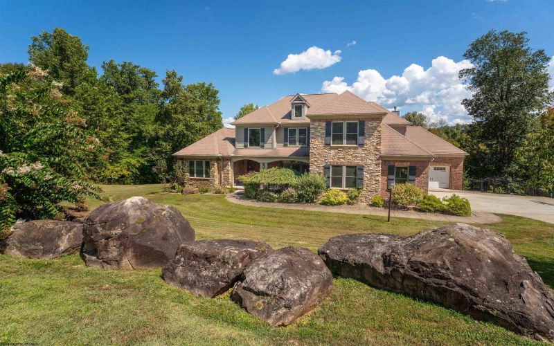 216 Mystic Drive, Morgantown, West Virginia 26508, 4 Bedrooms Bedrooms, 11 Rooms Rooms,4 BathroomsBathrooms,Single Family Detached,For Sale,Mystic,10163520