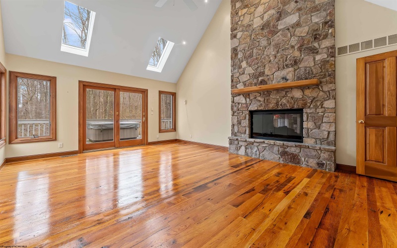 143 Hummingbird Lane, Morgantown, West Virginia 26508, 3 Bedrooms Bedrooms, 5 Rooms Rooms,3 BathroomsBathrooms,Single Family Detached,For Sale,Hummingbird,10163523