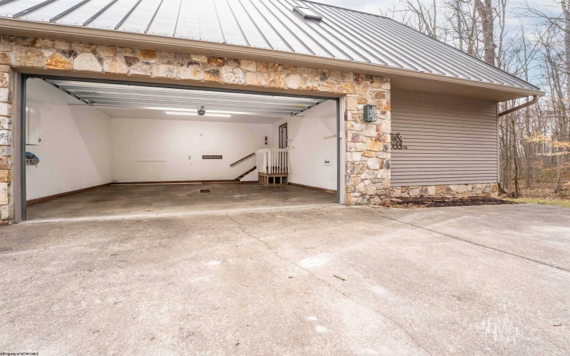 143 Hummingbird Lane, Morgantown, West Virginia 26508, 3 Bedrooms Bedrooms, 5 Rooms Rooms,3 BathroomsBathrooms,Single Family Detached,For Sale,Hummingbird,10163523