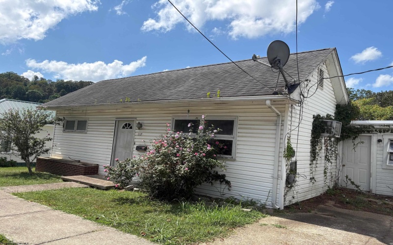117 Brown Avenue, Weston, West Virginia 26452, 2 Bedrooms Bedrooms, 5 Rooms Rooms,1 BathroomBathrooms,Single Family Attached,For Sale,Brown,10161305