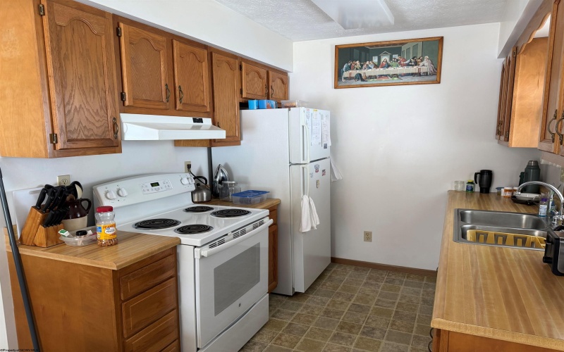 1 Crescent Street, Grafton, West Virginia 26354, 3 Bedrooms Bedrooms, 6 Rooms Rooms,2 BathroomsBathrooms,Single Family Detached,For Sale,Crescent,10163540