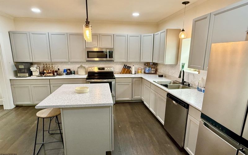 718 Walnut Avenue, Fairmont, West Virginia 26554, 3 Bedrooms Bedrooms, 7 Rooms Rooms,1 BathroomBathrooms,Single Family Detached,For Sale,Walnut,10163551 718 Walnut Avenue, Fairmont, West Virginia 26554, 3 Bedrooms Bedrooms, 7 Rooms Rooms,1 BathroomBathrooms,Single Family Detached,For Sale,Walnut,10163551