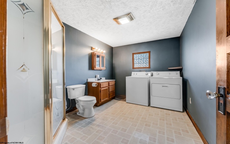 831 Main Street, Grafton, West Virginia 26354, 3 Bedrooms Bedrooms, 8 Rooms Rooms,2 BathroomsBathrooms,Single Family Detached,For Sale,Main,10163213