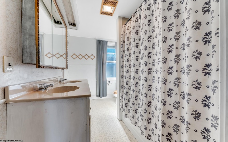 831 Main Street, Grafton, West Virginia 26354, 3 Bedrooms Bedrooms, 8 Rooms Rooms,2 BathroomsBathrooms,Single Family Detached,For Sale,Main,10163213