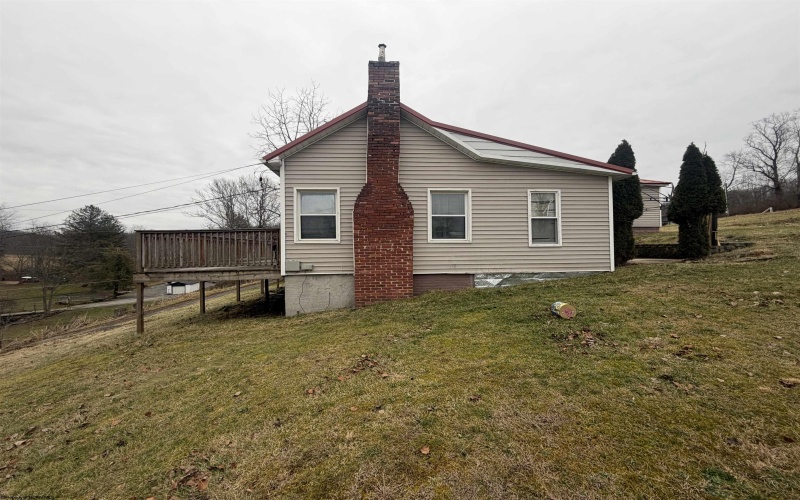 300 Benedum Run Road, Bridgeport, West Virginia 26330, 2 Bedrooms Bedrooms, 5 Rooms Rooms,1 BathroomBathrooms,Single Family Detached,For Sale,Benedum Run,10163552