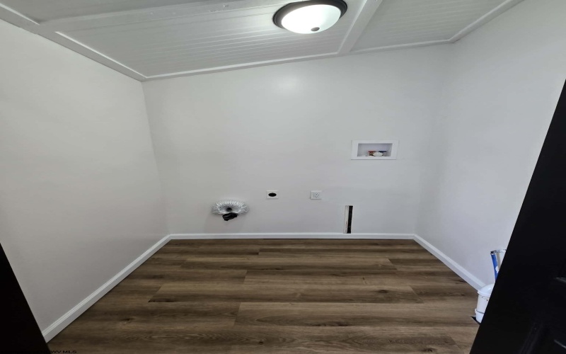 500 MT Vernon Avenue, Fairmont, West Virginia 26554, 3 Bedrooms Bedrooms, 8 Rooms Rooms,1 BathroomBathrooms,Single Family Detached,For Sale,MT Vernon,10163557