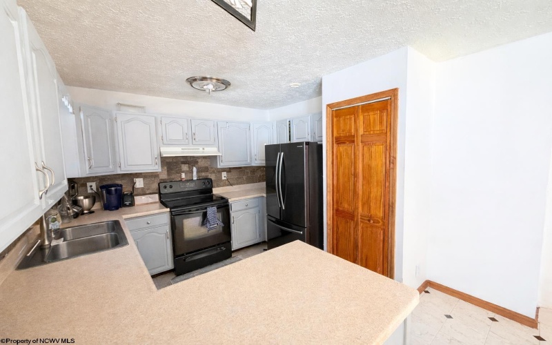 33610 Veterans Memorial Highway, Terra Alta, West Virginia 26764, 4 Bedrooms Bedrooms, 10 Rooms Rooms,2 BathroomsBathrooms,Single Family Detached,For Sale,Veterans Memorial,10163556