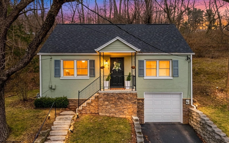 1033 Richwood Avenue, Morgantown, West Virginia 26505, 4 Bedrooms Bedrooms, 6 Rooms Rooms,2 BathroomsBathrooms,Single Family Detached,For Sale,Richwood,10163570