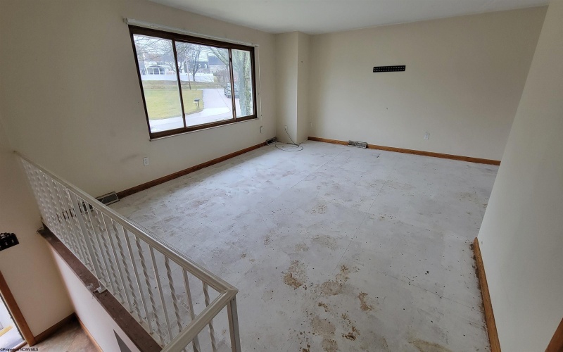 111 Pinewood Avenue, Bridgeport, West Virginia 26330, 3 Bedrooms Bedrooms, 8 Rooms Rooms,2 BathroomsBathrooms,Single Family Detached,For Sale,Pinewood,10163568