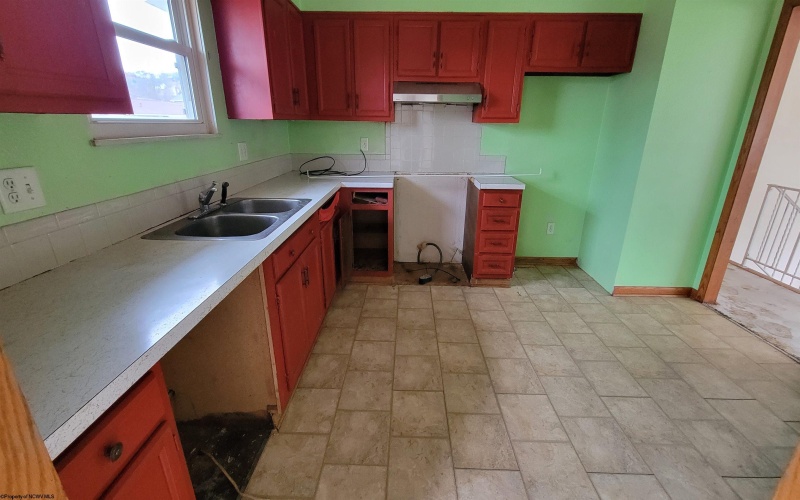 111 Pinewood Avenue, Bridgeport, West Virginia 26330, 3 Bedrooms Bedrooms, 8 Rooms Rooms,2 BathroomsBathrooms,Single Family Detached,For Sale,Pinewood,10163568