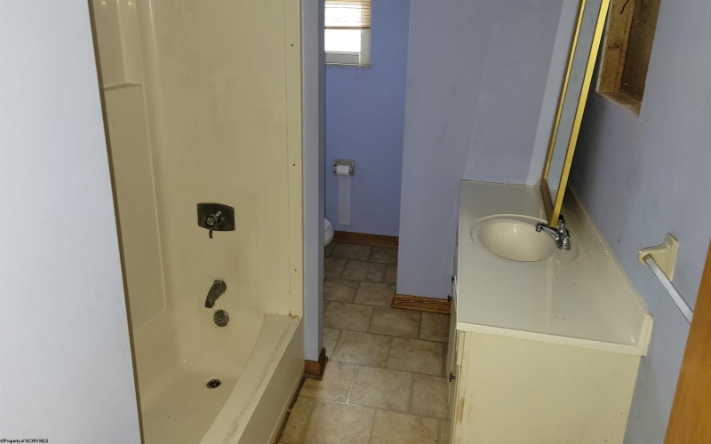 111 Pinewood Avenue, Bridgeport, West Virginia 26330, 3 Bedrooms Bedrooms, 8 Rooms Rooms,2 BathroomsBathrooms,Single Family Detached,For Sale,Pinewood,10163568