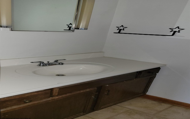 111 Pinewood Avenue, Bridgeport, West Virginia 26330, 3 Bedrooms Bedrooms, 8 Rooms Rooms,2 BathroomsBathrooms,Single Family Detached,For Sale,Pinewood,10163568