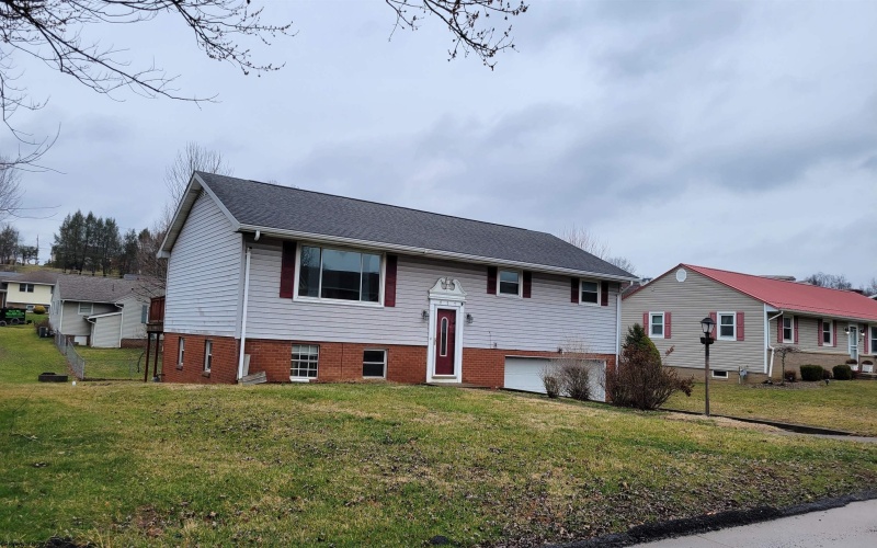 111 Pinewood Avenue, Bridgeport, West Virginia 26330, 3 Bedrooms Bedrooms, 8 Rooms Rooms,2 BathroomsBathrooms,Single Family Detached,For Sale,Pinewood,10163568