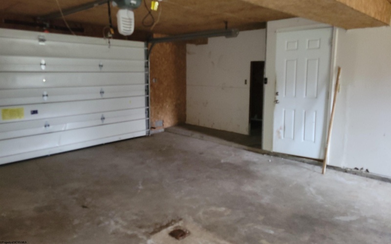 111 Pinewood Avenue, Bridgeport, West Virginia 26330, 3 Bedrooms Bedrooms, 8 Rooms Rooms,2 BathroomsBathrooms,Single Family Detached,For Sale,Pinewood,10163568