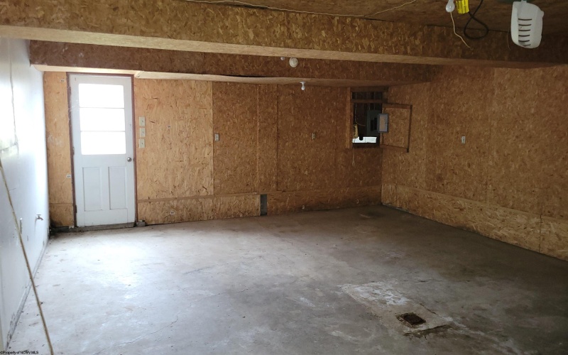 111 Pinewood Avenue, Bridgeport, West Virginia 26330, 3 Bedrooms Bedrooms, 8 Rooms Rooms,2 BathroomsBathrooms,Single Family Detached,For Sale,Pinewood,10163568