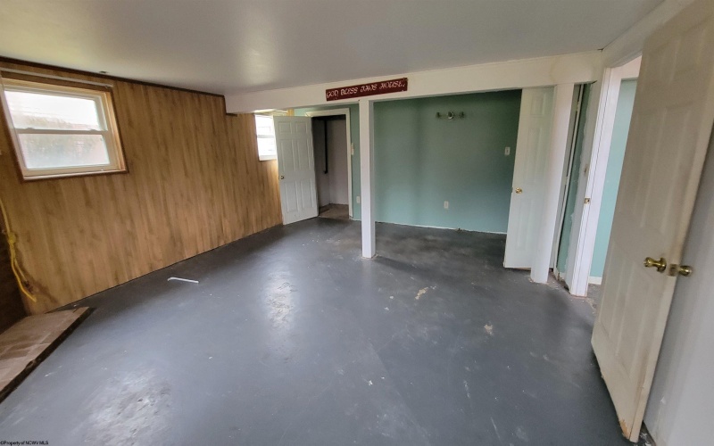 111 Pinewood Avenue, Bridgeport, West Virginia 26330, 3 Bedrooms Bedrooms, 8 Rooms Rooms,2 BathroomsBathrooms,Single Family Detached,For Sale,Pinewood,10163568