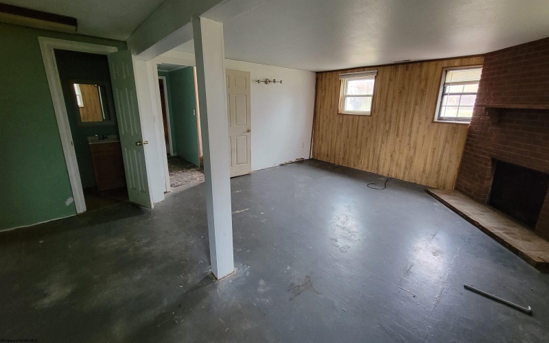 111 Pinewood Avenue, Bridgeport, West Virginia 26330, 3 Bedrooms Bedrooms, 8 Rooms Rooms,2 BathroomsBathrooms,Single Family Detached,For Sale,Pinewood,10163568