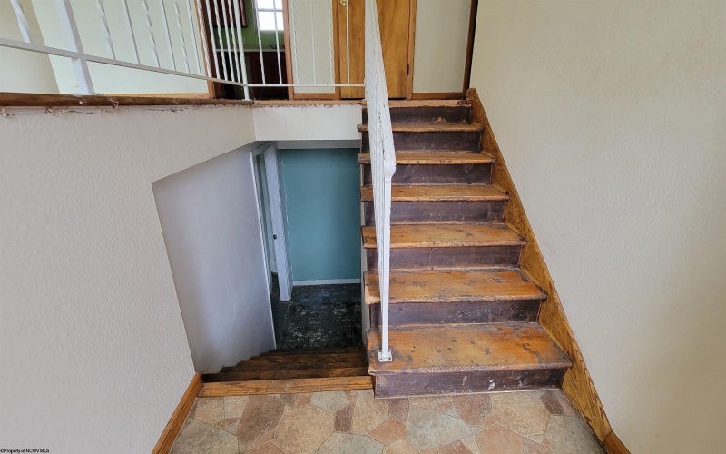 111 Pinewood Avenue, Bridgeport, West Virginia 26330, 3 Bedrooms Bedrooms, 8 Rooms Rooms,2 BathroomsBathrooms,Single Family Detached,For Sale,Pinewood,10163568