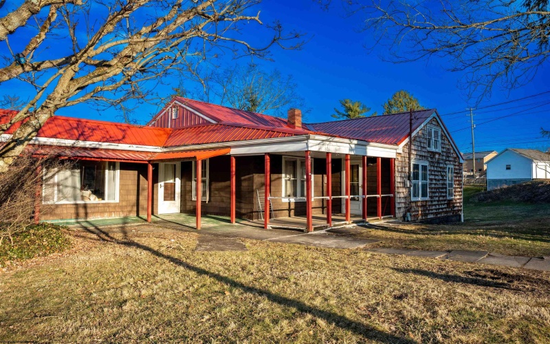 1224 Eastern Avenue, Morgantown, West Virginia 26505, 5 Bedrooms Bedrooms, 9 Rooms Rooms,3 BathroomsBathrooms,Single Family Detached,For Sale,Eastern,10163577