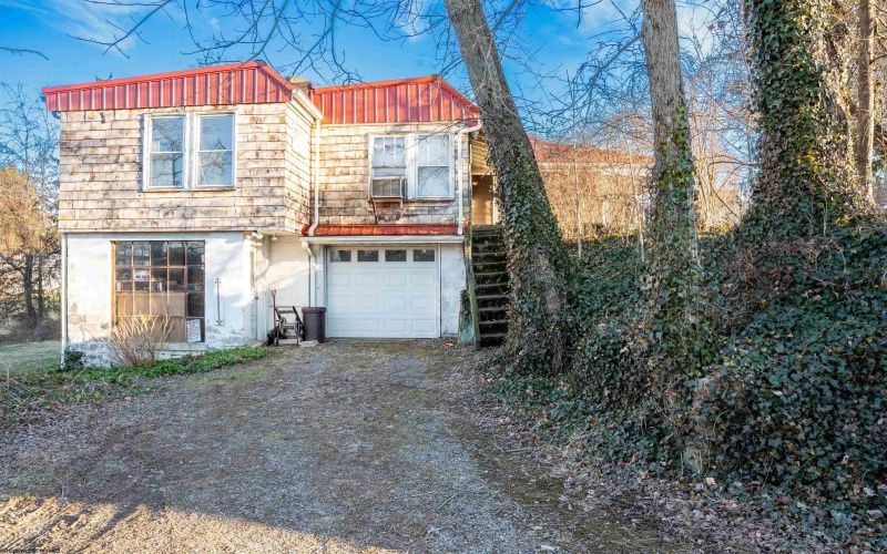 1224 Eastern Avenue, Morgantown, West Virginia 26505, 5 Bedrooms Bedrooms, 9 Rooms Rooms,3 BathroomsBathrooms,Single Family Detached,For Sale,Eastern,10163577