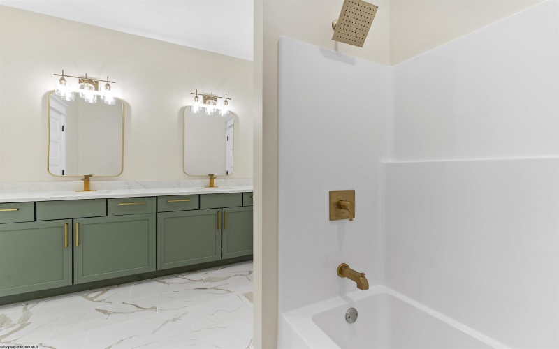 122 Tivoli Garden Drive, Morgantown, West Virginia 26508, 4 Bedrooms Bedrooms, 9 Rooms Rooms,4 BathroomsBathrooms,Single Family Attached,For Sale,Tivoli Garden,10163579