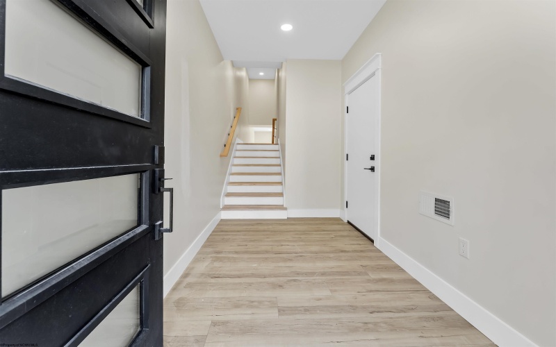 122 Tivoli Garden Drive, Morgantown, West Virginia 26508, 4 Bedrooms Bedrooms, 9 Rooms Rooms,4 BathroomsBathrooms,Single Family Attached,For Sale,Tivoli Garden,10163579