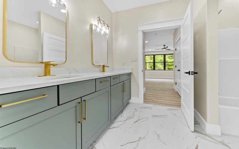 122 Tivoli Garden Drive, Morgantown, West Virginia 26508, 4 Bedrooms Bedrooms, 9 Rooms Rooms,4 BathroomsBathrooms,Single Family Attached,For Sale,Tivoli Garden,10163579