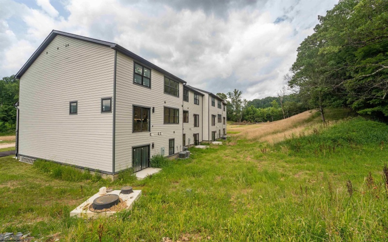 122 Tivoli Garden Drive, Morgantown, West Virginia 26508, 4 Bedrooms Bedrooms, 9 Rooms Rooms,4 BathroomsBathrooms,Single Family Attached,For Sale,Tivoli Garden,10163579