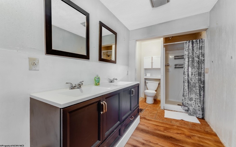 459 Dallas Street, Morgantown, West Virginia 26505, ,Multi-unit/income,For Sale,Dallas,10163591