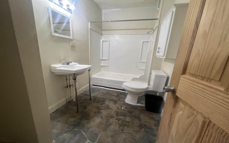 390 Forest Avenue, Morgantown, West Virginia 26505, 3 Bedrooms Bedrooms, 7 Rooms Rooms,1 BathroomBathrooms,Residential Rentals,For Rent,Forest,10163582