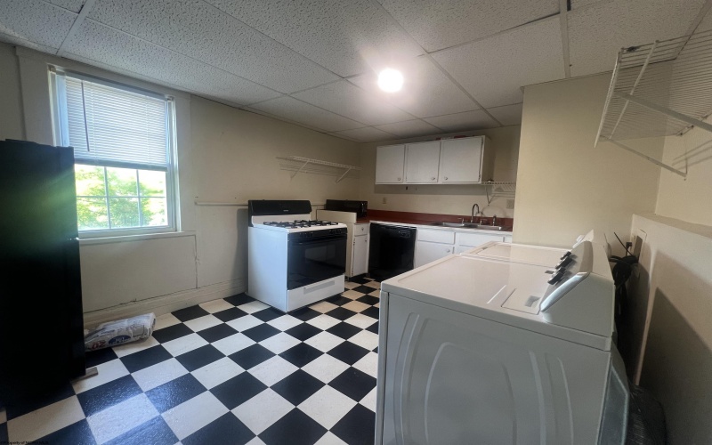 390 Forest Avenue, Morgantown, West Virginia 26505, 3 Bedrooms Bedrooms, 7 Rooms Rooms,1 BathroomBathrooms,Residential Rentals,For Rent,Forest,10163582