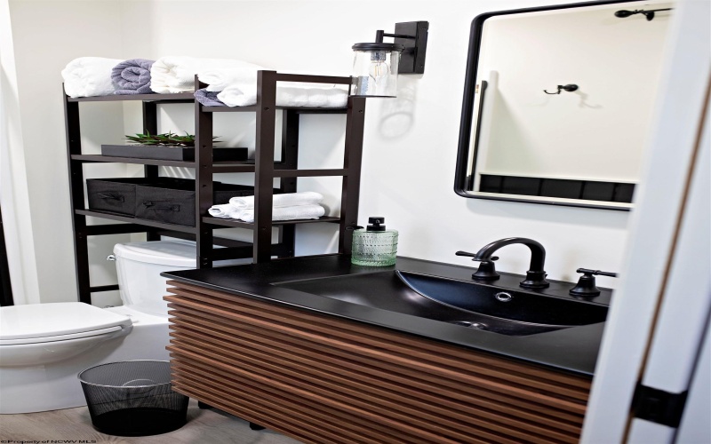 110 Edison Street, Nutter Fort, West Virginia 26301, 2 Bedrooms Bedrooms, 5 Rooms Rooms,3 BathroomsBathrooms,Residential Rentals,For Rent,Edison,10163583