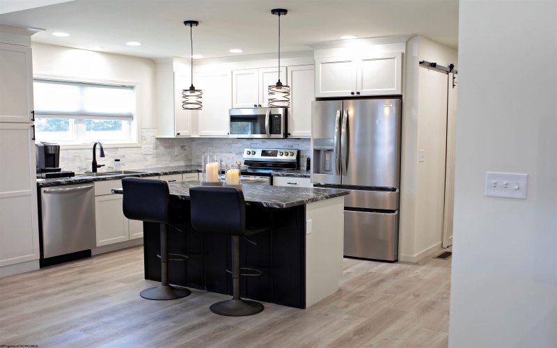 110 Edison Street, Nutter Fort, West Virginia 26301, 2 Bedrooms Bedrooms, 5 Rooms Rooms,3 BathroomsBathrooms,Residential Rentals,For Rent,Edison,10163583