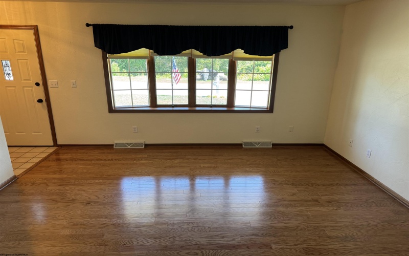 8 Franklin Court, Fairmont, West Virginia 26554-0000, 3 Bedrooms Bedrooms, 5 Rooms Rooms,2 BathroomsBathrooms,Single Family Detached,For Sale,Franklin,10163586