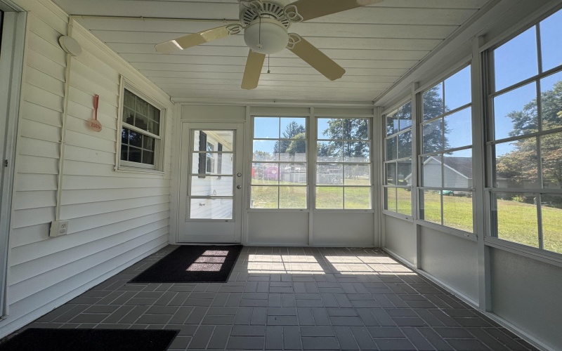 8 Franklin Court, Fairmont, West Virginia 26554-0000, 3 Bedrooms Bedrooms, 5 Rooms Rooms,2 BathroomsBathrooms,Single Family Detached,For Sale,Franklin,10163586