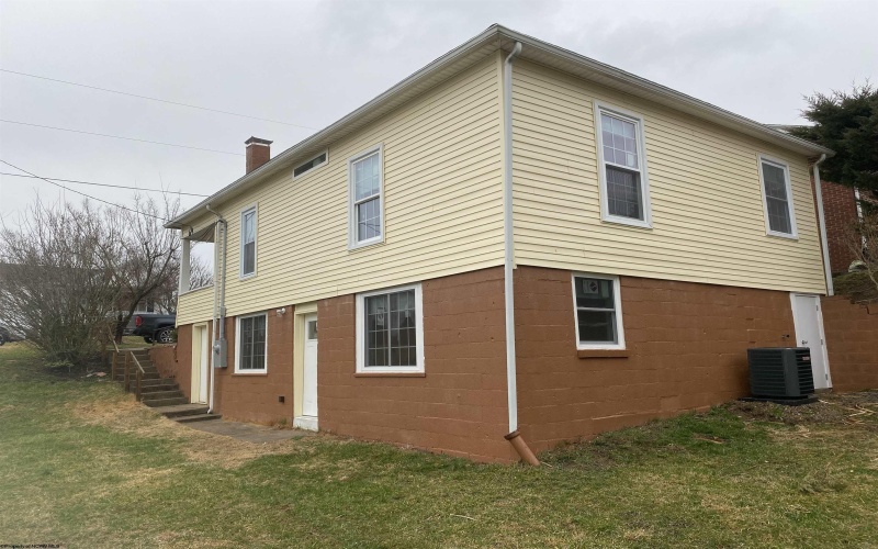 204 Ohio Avenue, Nutter Fort, West Virginia 26301, 2 Bedrooms Bedrooms, 6 Rooms Rooms,1 BathroomBathrooms,Single Family Detached,For Sale,Ohio,10163584