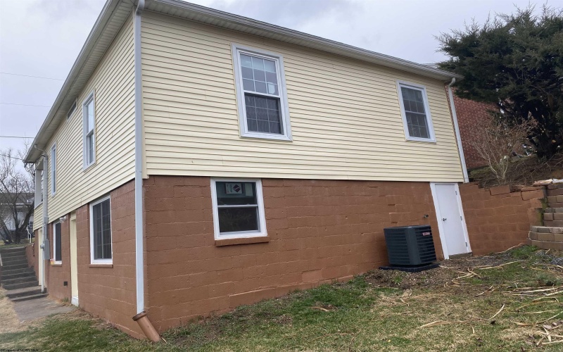 204 Ohio Avenue, Nutter Fort, West Virginia 26301, 2 Bedrooms Bedrooms, 6 Rooms Rooms,1 BathroomBathrooms,Single Family Detached,For Sale,Ohio,10163584