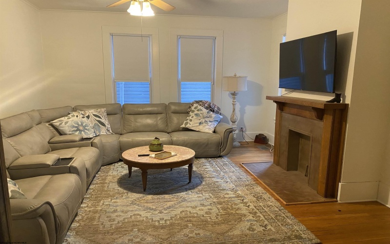 187 Pike Street, Clarksburg, West Virginia 26301, 5 Bedrooms Bedrooms, 11 Rooms Rooms,2 BathroomsBathrooms,Single Family Detached,For Sale,Pike,10163581