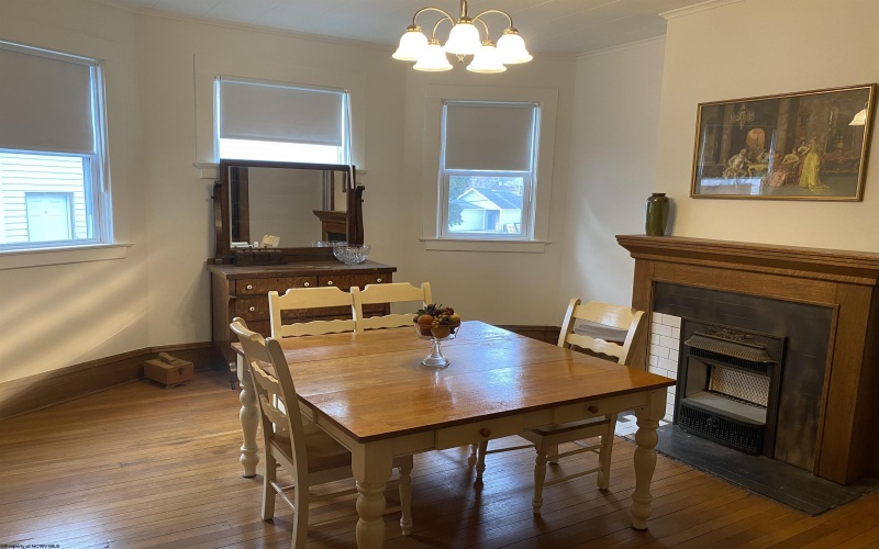 187 Pike Street, Clarksburg, West Virginia 26301, 5 Bedrooms Bedrooms, 11 Rooms Rooms,2 BathroomsBathrooms,Single Family Detached,For Sale,Pike,10163581