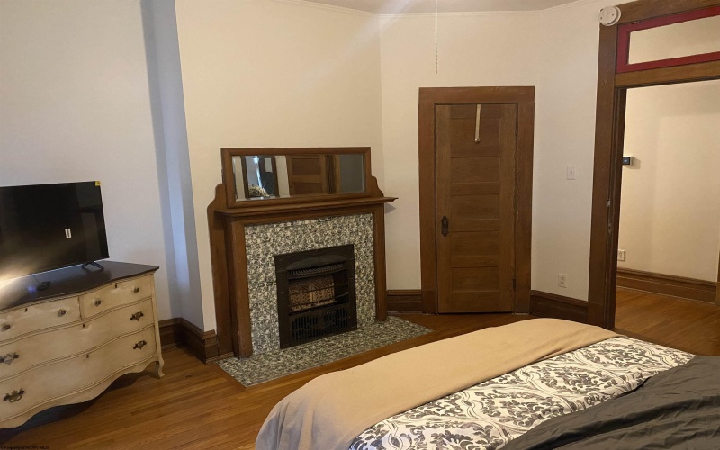 187 Pike Street, Clarksburg, West Virginia 26301, 5 Bedrooms Bedrooms, 11 Rooms Rooms,2 BathroomsBathrooms,Single Family Detached,For Sale,Pike,10163581