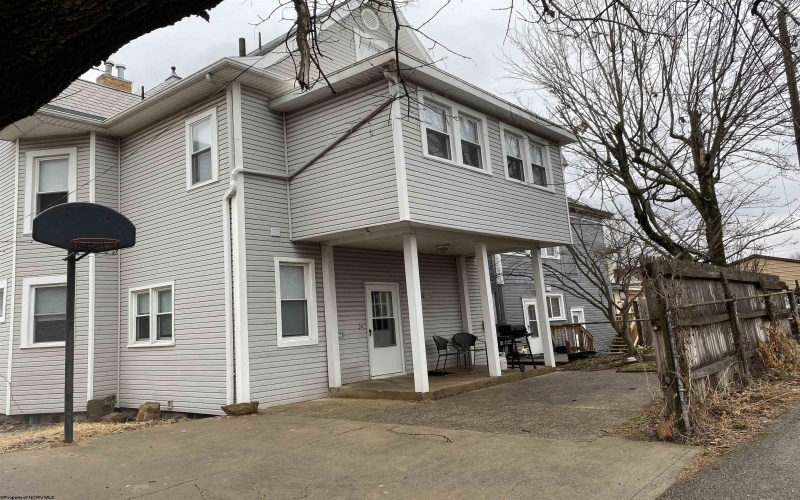 187 Pike Street, Clarksburg, West Virginia 26301, 5 Bedrooms Bedrooms, 11 Rooms Rooms,2 BathroomsBathrooms,Single Family Detached,For Sale,Pike,10163581