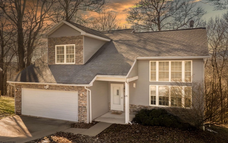 26 Oakton Drive, Morgantown, West Virginia 26508, 3 Bedrooms Bedrooms, 7 Rooms Rooms,2 BathroomsBathrooms,Single Family Detached,For Sale,Oakton,10163590