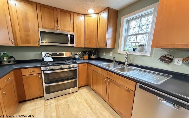 26 Oakton Drive, Morgantown, West Virginia 26508, 3 Bedrooms Bedrooms, 7 Rooms Rooms,2 BathroomsBathrooms,Single Family Detached,For Sale,Oakton,10163590