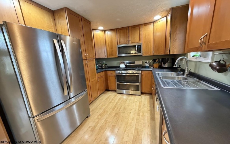 26 Oakton Drive, Morgantown, West Virginia 26508, 3 Bedrooms Bedrooms, 7 Rooms Rooms,2 BathroomsBathrooms,Single Family Detached,For Sale,Oakton,10163590